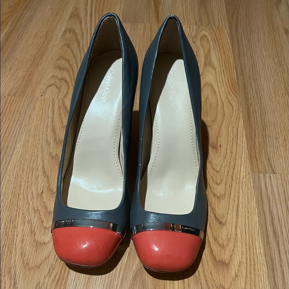 CALVIN KLEIN Blaine 2 tone woman’s chunky heel pumps shoes